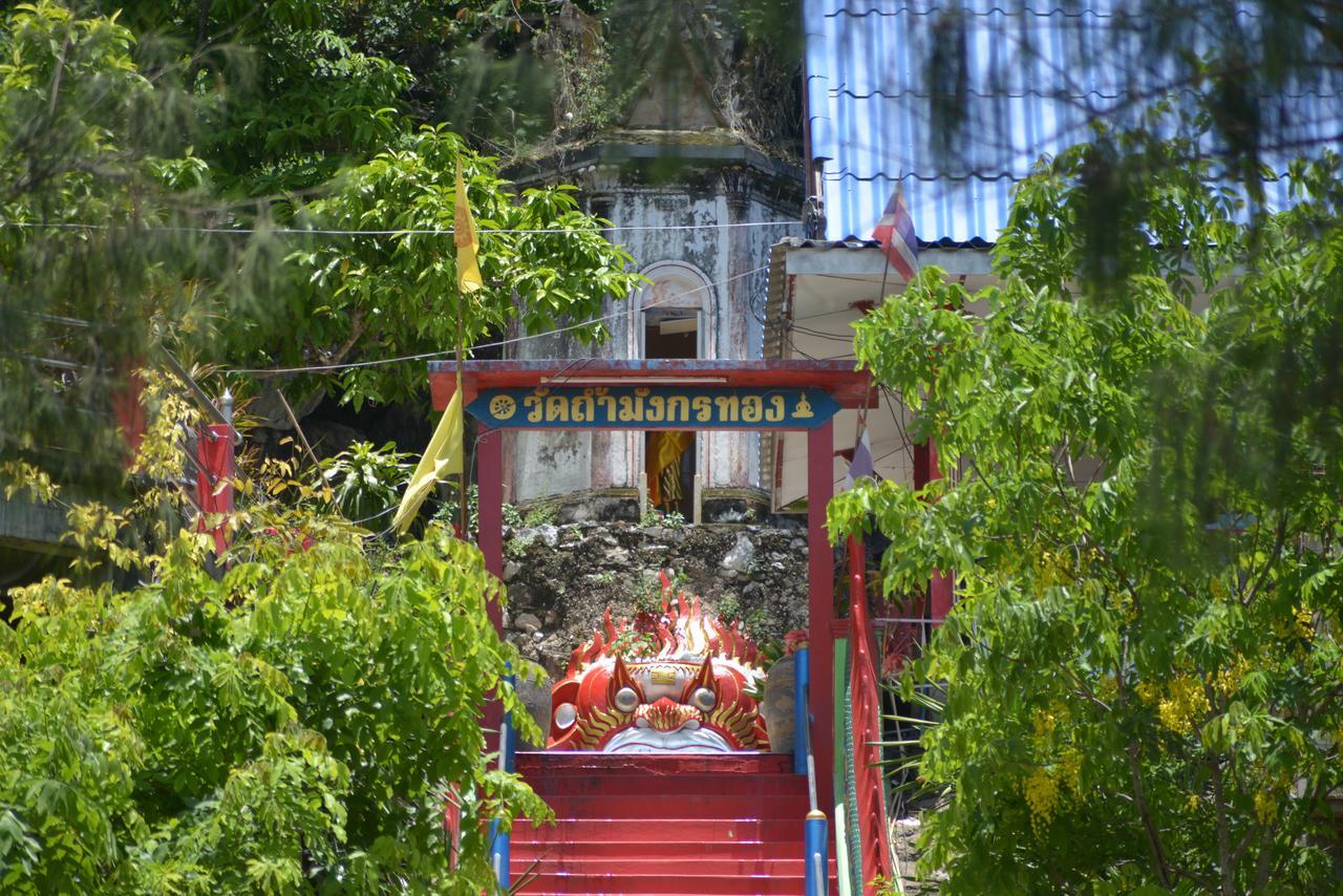 Bankaikow Hostel Kanchanaburi City Exterior photo